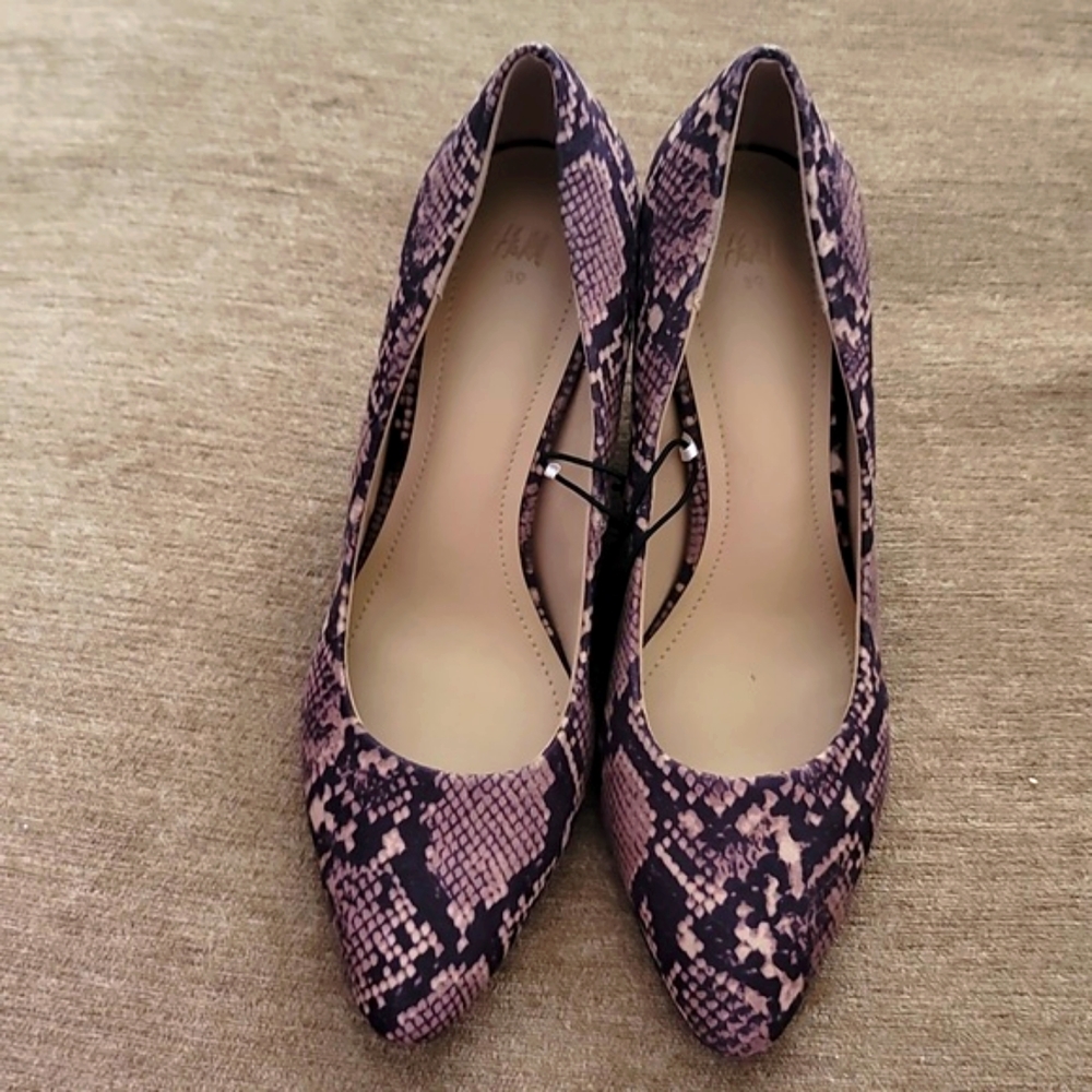 H&M Suede Snakeskin Pumps